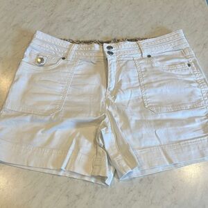 Dakota Blue Women’s White Shorts